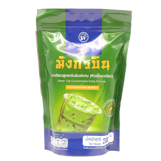Front of Mungkornbin Thai Green Tea Powder (200g) – Extra Strong Formula
"Green resealable pouch of Mungkornbin Thai Green Tea Powder, 200g. The packaging features an image of a green iced tea drink and text highlighting its concentrated extra formula for making Thai iced tea and bubble tea.